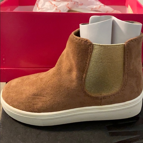 NIB Nina micro suede tan and gold booties 9 - Picture 2 of 6